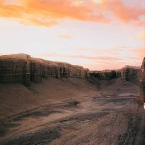   میدونم دیگه برنمیگردی تو چرا بام این همه سردی تو